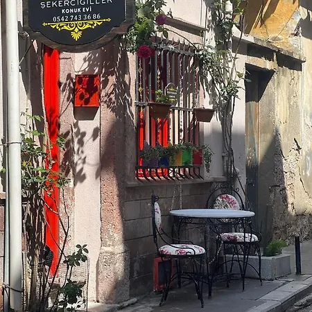 Sekercigiller Grup Konuk Evi Ayvalı